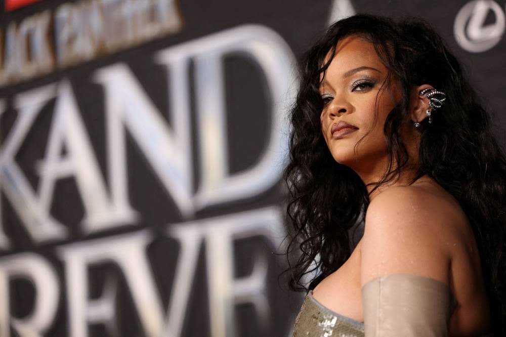 Rihanna Rilis Lagu Comeback Berjudul 'Lift Me Up' Setelah Enam Tahun