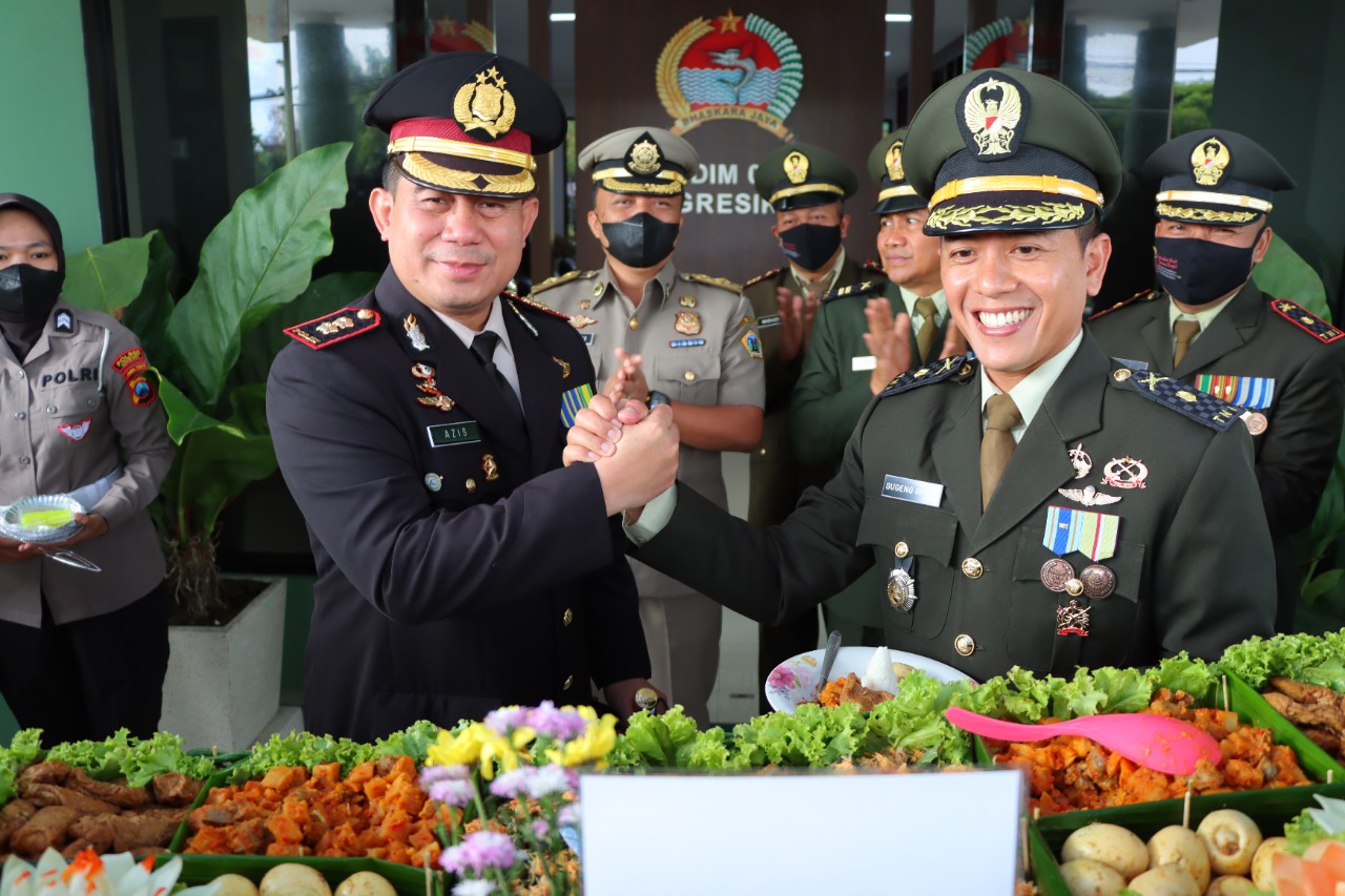 Momentum HUT TNI ke-77, Kapolres Beri Surprise Kodim Gresik