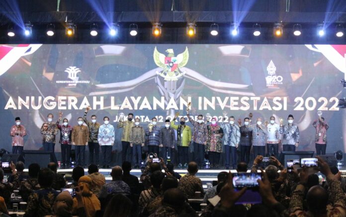 Terbaik se-Indonesia, Gresik Raih Anugerah Layanan Investasi Tahun 2022