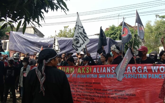 Aliansi Warga Wotan Gresik Demo di 2 Lokasi, Bawa Tuntutan Berbeda