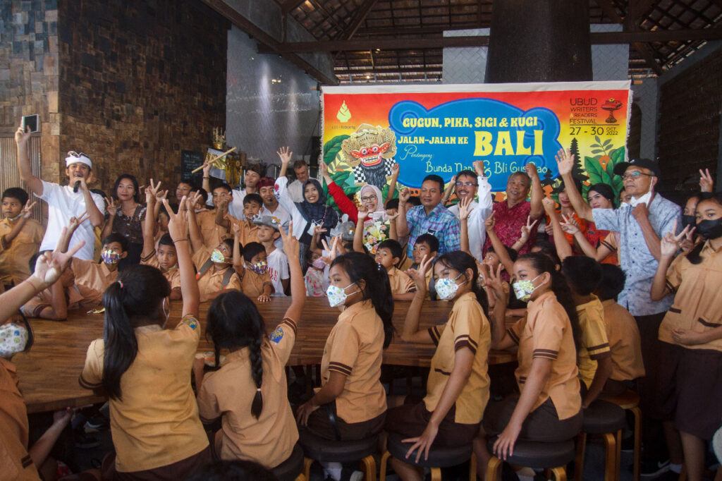 LSS Reboeng Luncurkan Buku Seri Hewan Endemik di Festival UWRF