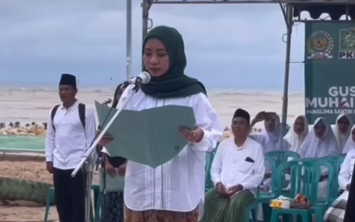 Ratna Juwita Kukuhkan Laskar Santri Indonesia di Tuban