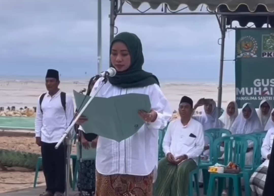 Ratna Juwita Kukuhkan Laskar Santri Indonesia di Tuban