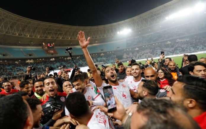 Pemain Tunisia merayakan lolos kualifikasi Piala Dunia 2022. Foto: Zoubeir Souissi/Reuters.