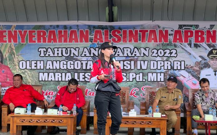 Maria Lestari Salurkan Alat Pertanian dan Bibit Unggul Kabupaten Landak