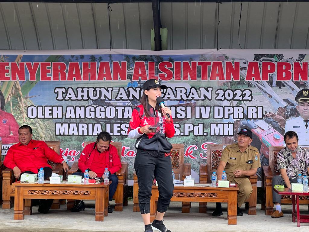Maria Lestari Salurkan Alat Pertanian dan Bibit Unggul Kabupaten Landak