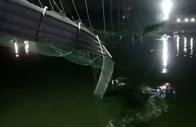 Jembatan Gantung Roboh di India, 68 Orang Tewas