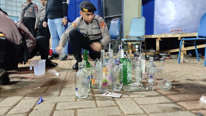 Temukan Botol Miras di Stadion Kanjuruhan, Aremania: Kita Tidak Mampu Beli Minuman Mahal Seperti Itu