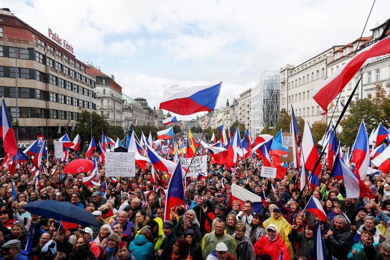 Ratusan Warga Polandia Gelar Protes Kenaikan Biaya Listrik