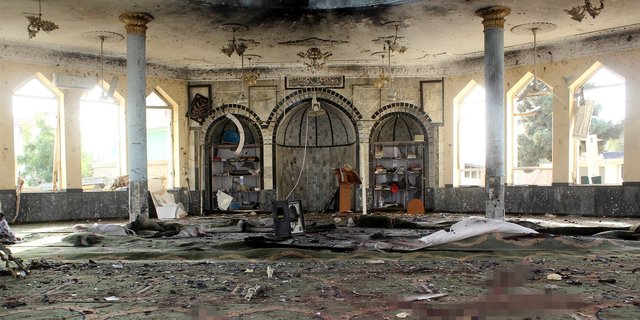 Ledakan Besar Hantam Masjid Afghanistan saat Jamaah sedang Salat