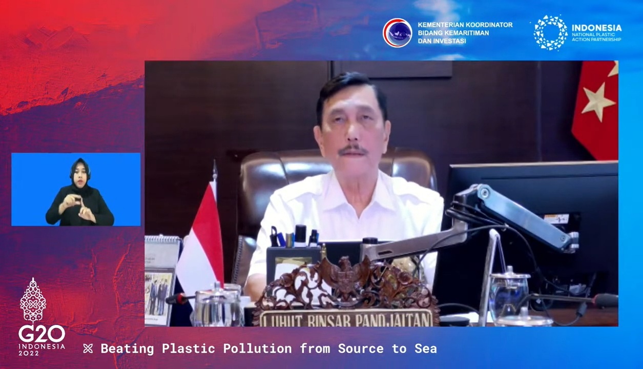 Luhut Tegaskan Komitmen Indonesia Tangani Sampah Laut