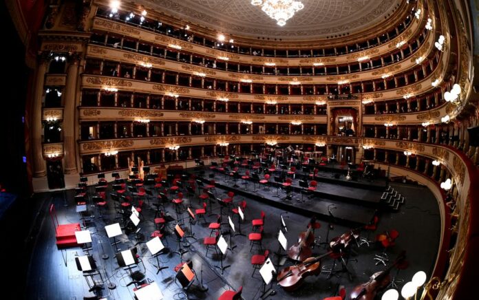 Warga Ukraina Memprotes Pementasan Opera Rusia di La Scala Italia