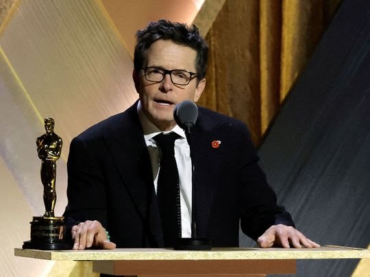 Aktor Michael J. Fox Dianugerahi Kehormatan Oscar untuk Advokasi Parkinson