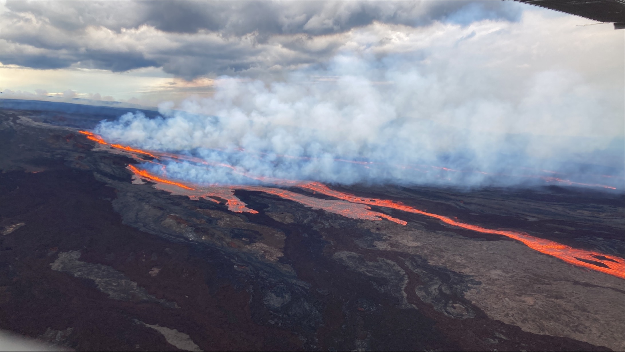 Pertama Kalinya dalam 38 Tahun, Gunung Berapi Mauna Loa Hawaii Meletus