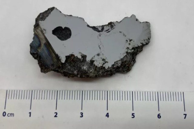 Peneliti Meteorit Somalia Temukan Dua Mineral yang Belum Pernah Terlihat di Alam