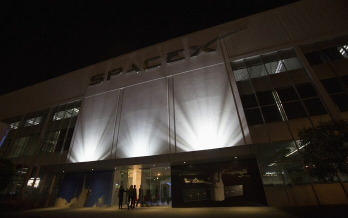 SpaceX Beli Paket Iklan di Twitter untuk Layanan Starlink