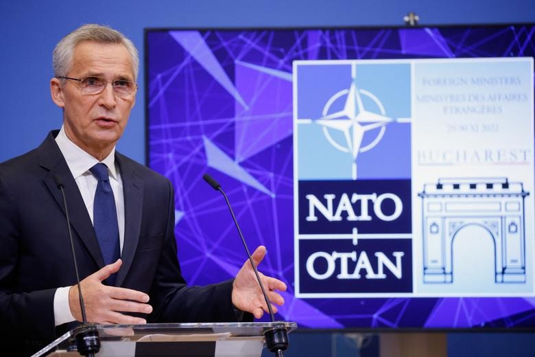 Sekretaris Jenderal NATO Jens Stoltenberg berbicara selama konferensi pers di markas besar Aliansi di Brussels, Belgia 25 November 2022. Foto: Reuters/Johanna Geron.