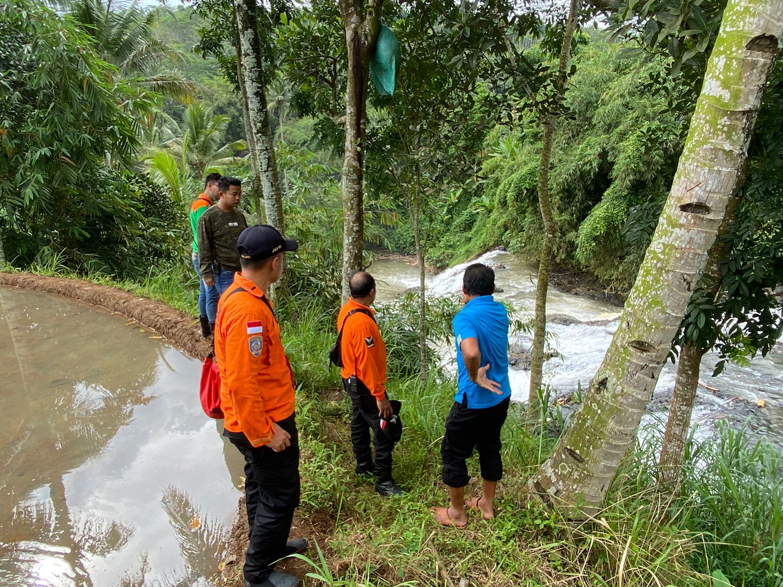 Tim Sar Gabungan Cari Warga yang Diduga Hanyut di Sungai Tinap Batang.