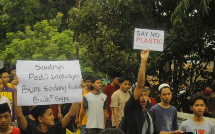 Peduli Ekologi dan Lingkungan, Santri Annuqayah Lubangsa Kampanye Tolak Sampah Plastik