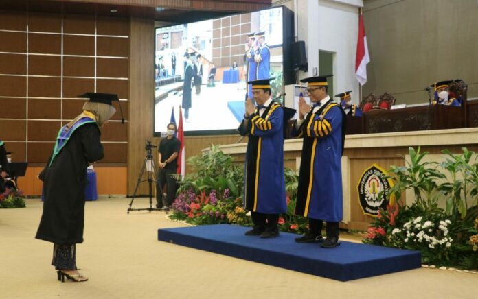 Undip Wisuda 2.559 Mahasiswa, Lebih dari Setengahnya Meraih Cumlaude