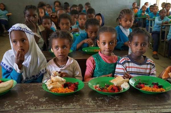 Sukses Luncurkan Program Pemberian Makan di Sekolah, Pemerintah Ethiopia Anugerahkan Penghargaan kepada CFRD