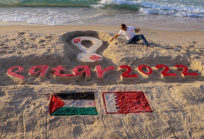 Warga Palestina Rayakan Piala Dunia FIFA Pertama yang Digelar di Timur Tengah