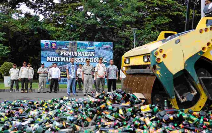 Pemprov DKI Jakarta Musnahkan 14 Ribu Miras Ilegal