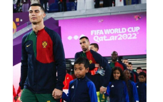 Anak Asal Madiun Ini Digandeng Cristiano Ronaldo