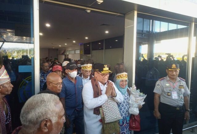 Masyarakat Sorong Raya Sambut Meriah Kedatangan Pj Gubernur Papua Barat Daya