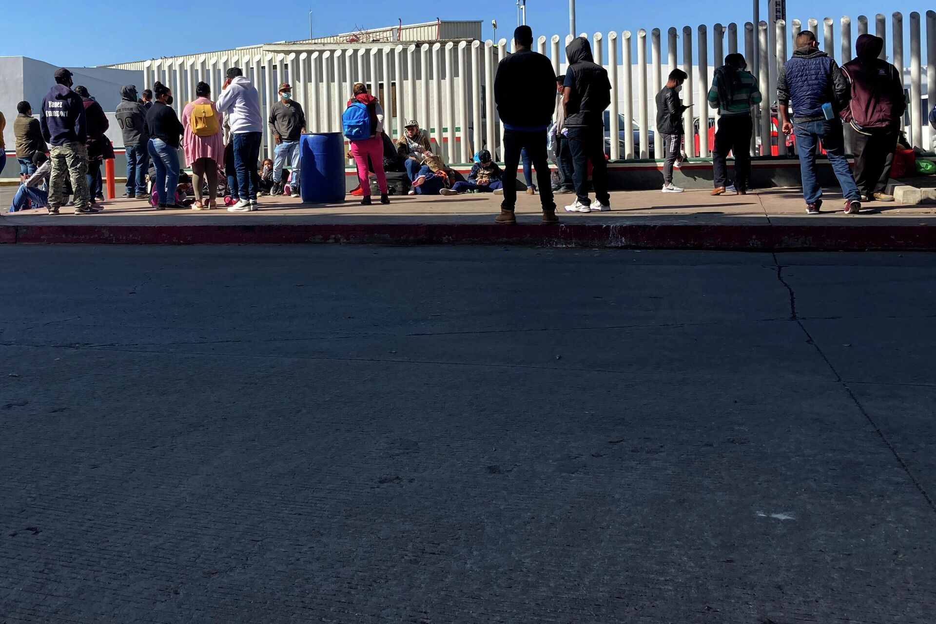 Ribuan Migran Berbaris di Perbatasan AS-Meksiko untuk Menunggu Diproses
