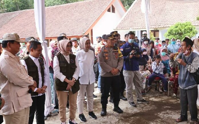 Menhan Kunjungi Pengungsi Semeru: Ingin Mendengar Kesulitan Yang Harus Diatasi