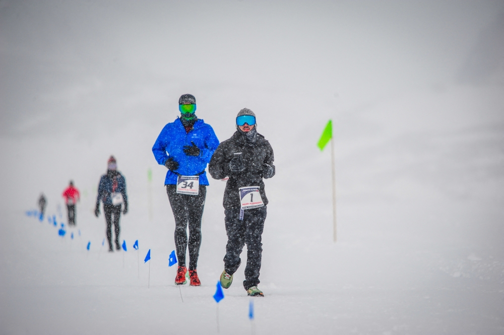 Pelari Melawan Suhu Dingin dalam Maraton Es Antartika