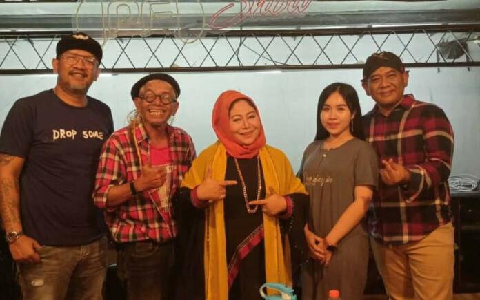 Gelar Program Desa Penyanyi di Petarangan dan Songbanyu, Prima Founder Records Gandeng Aniek Sunyahni