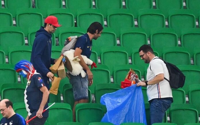 Tiru Jepang, Suporter Prancis Bersihkan Stadion Usai Pertandingan