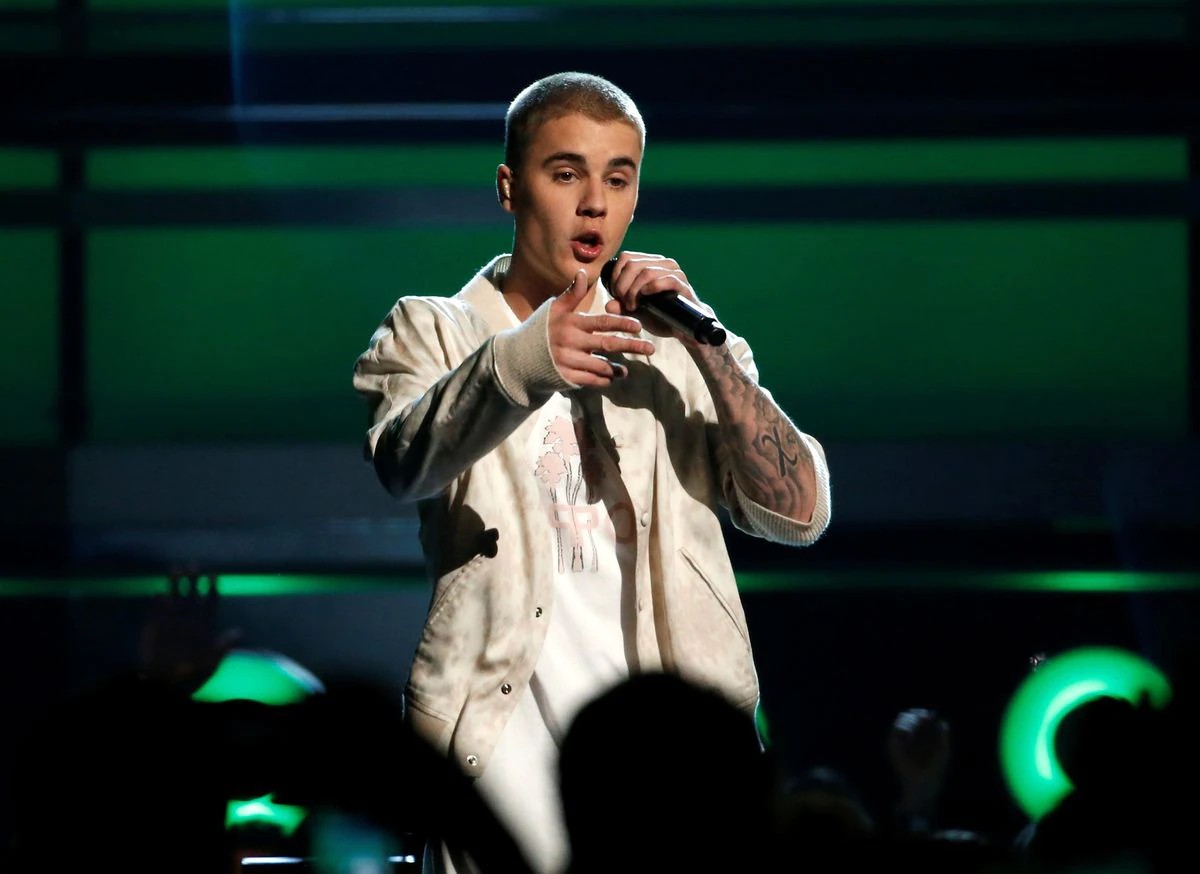 Berikan Konfirmasi, H&M Mengklaim Miliki Hak atas Merchandise Justin Bieber
