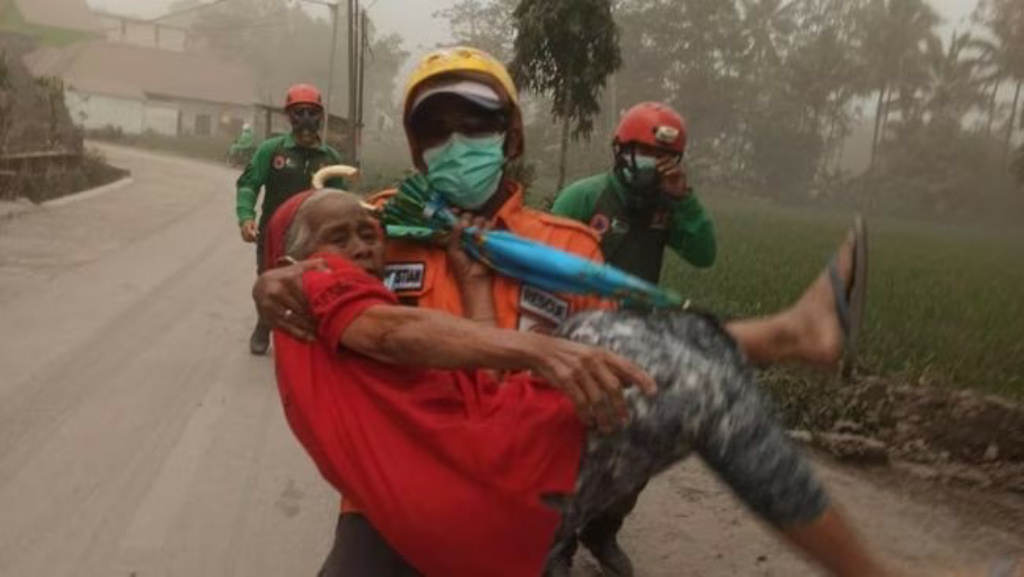 Erupsi Gunung Semeru, 1.979 Warga Mengungsi