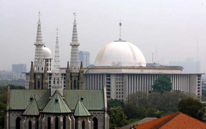 Masjid istiqlal gereja katedral