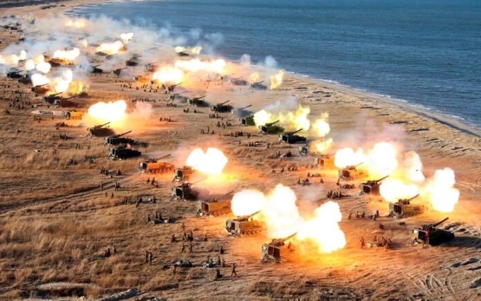 Latihan oleh unit artileri Tentara Rakyat Korea Utara. Foto: KCNA via Reuters.