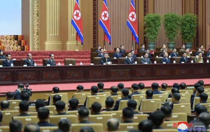 Kim Jong Un di saat pertemua Partai Buruh Korea Utara, Selasa 27 Desember 2022. Foto: KCNA.