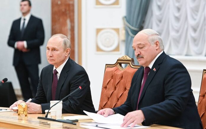Presiden Rusia Vladimir Putin dan Presiden Belarusia Alexander Lukashenko. Foto: Pavel Bednyakov/POOL/TASS.