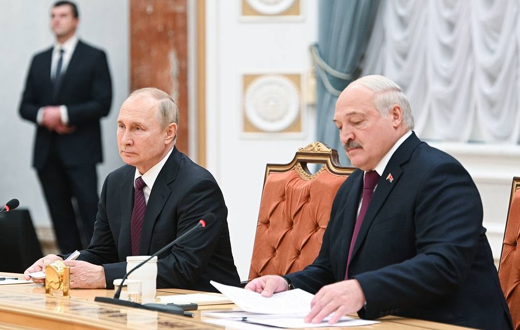 Presiden Rusia Vladimir Putin dan Presiden Belarusia Alexander Lukashenko. Foto: Pavel Bednyakov/POOL/TASS.