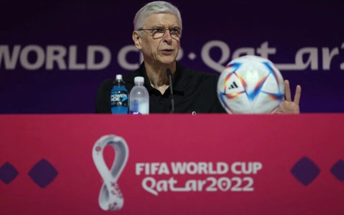 Kepala Pengembangan Sepak Bola Global FIFA Arsene Wenger selama konferensi pers pada 19 November 2022. Foto: Reuters/Matthew Childs.