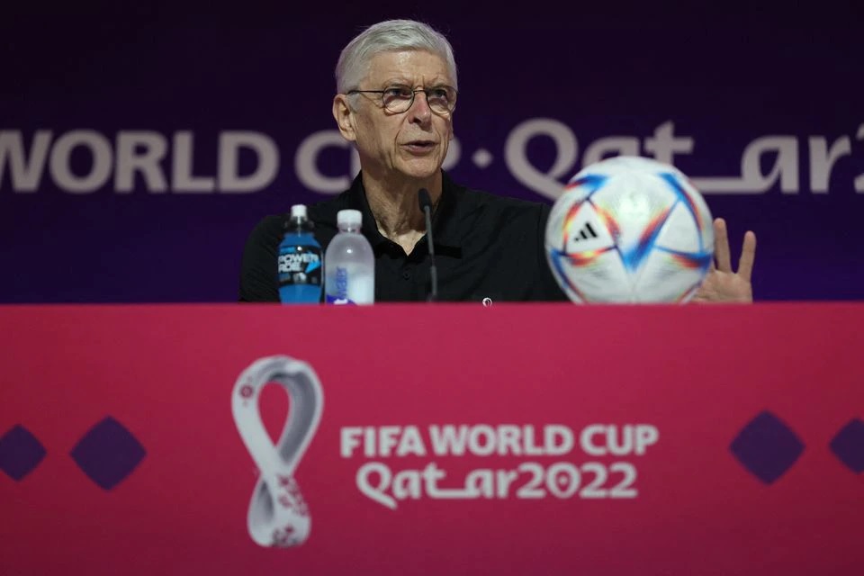 Kepala Pengembangan Sepak Bola Global FIFA Arsene Wenger selama konferensi pers pada 19 November 2022. Foto: Reuters/Matthew Childs.