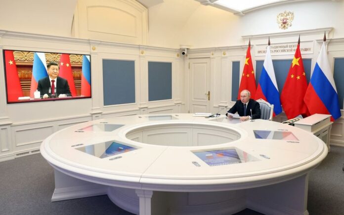 Presiden Rusia Vladimir Putin mengadakan pembicaraan dengan Presiden China Xi Jinping melalui tautan video dari Moskow, Rusia, 30 Desember 2022. Foto: Sputnik/Mikhail Kuravlev/Kremlin.