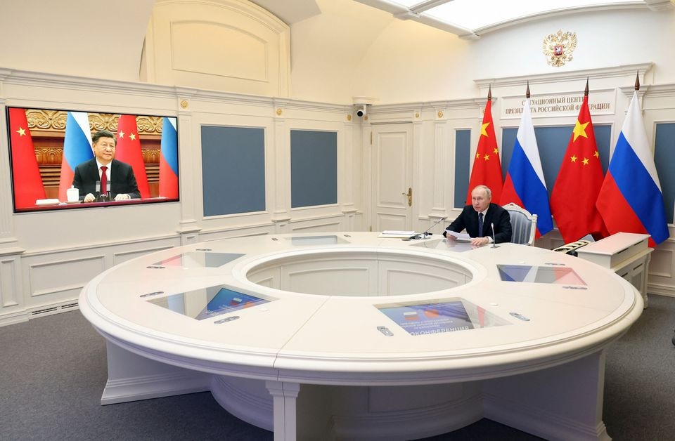 Presiden Rusia Vladimir Putin mengadakan pembicaraan dengan Presiden China Xi Jinping melalui tautan video dari Moskow, Rusia, 30 Desember 2022. Foto: Sputnik/Mikhail Kuravlev/Kremlin.