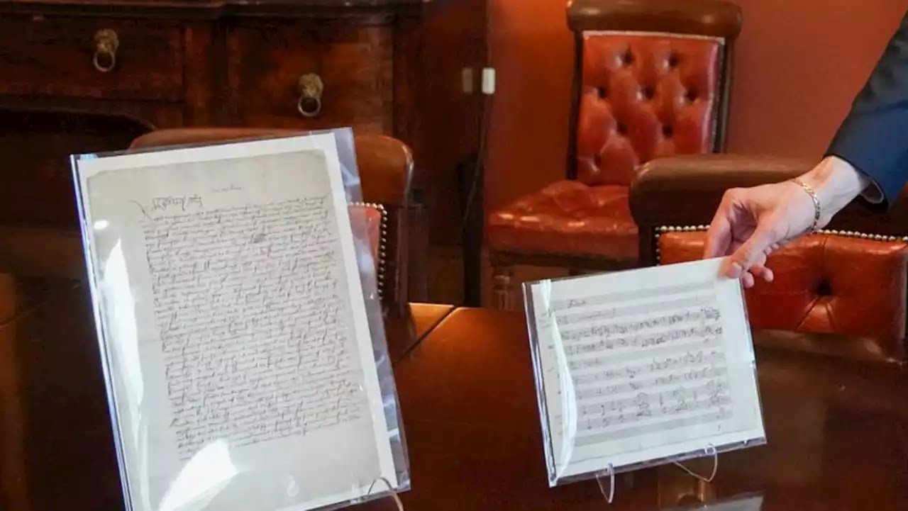 Manuskrip Musik Tulis Tangan Mozart dan Surat Militer Henry VIII Dilelang