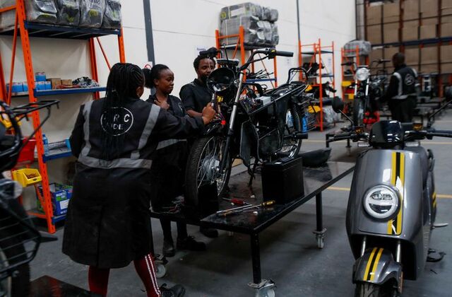 Sistem Pertukaran Baterai Pacu Revolusi Sepeda Motor Listrik di Kenya