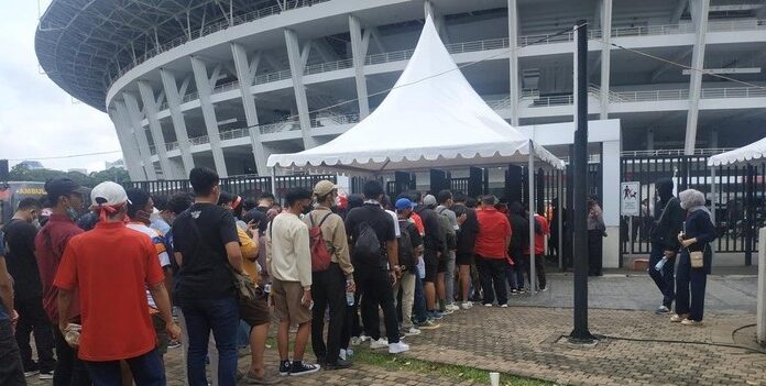 Di Tengah Berlangsungnya Liga 1 Tanpa Penonton, Suporter Indonesia Padati GBK Dukung Timnas