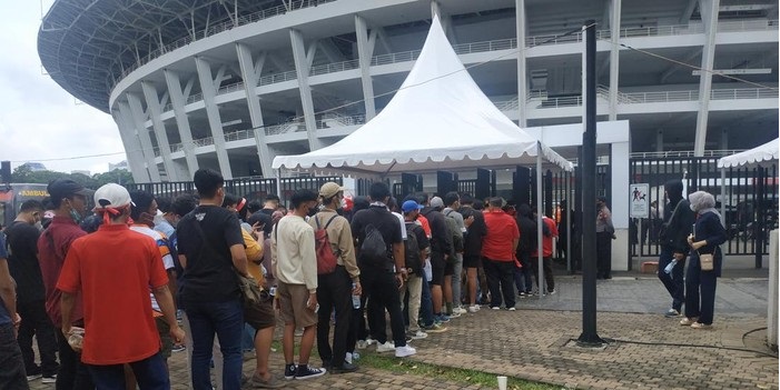 Di Tengah Berlangsungnya Liga 1 Tanpa Penonton, Suporter Indonesia Padati GBK Dukung Timnas