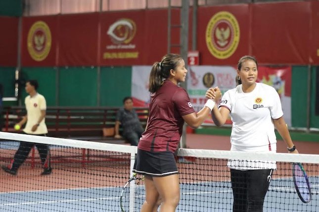 Lawan Kembarannya, Fitriani Sabatini Raih Juara 1 YBTS BIN Tennis Club